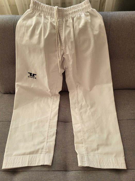 Taekwondo - добок и протектори-нови