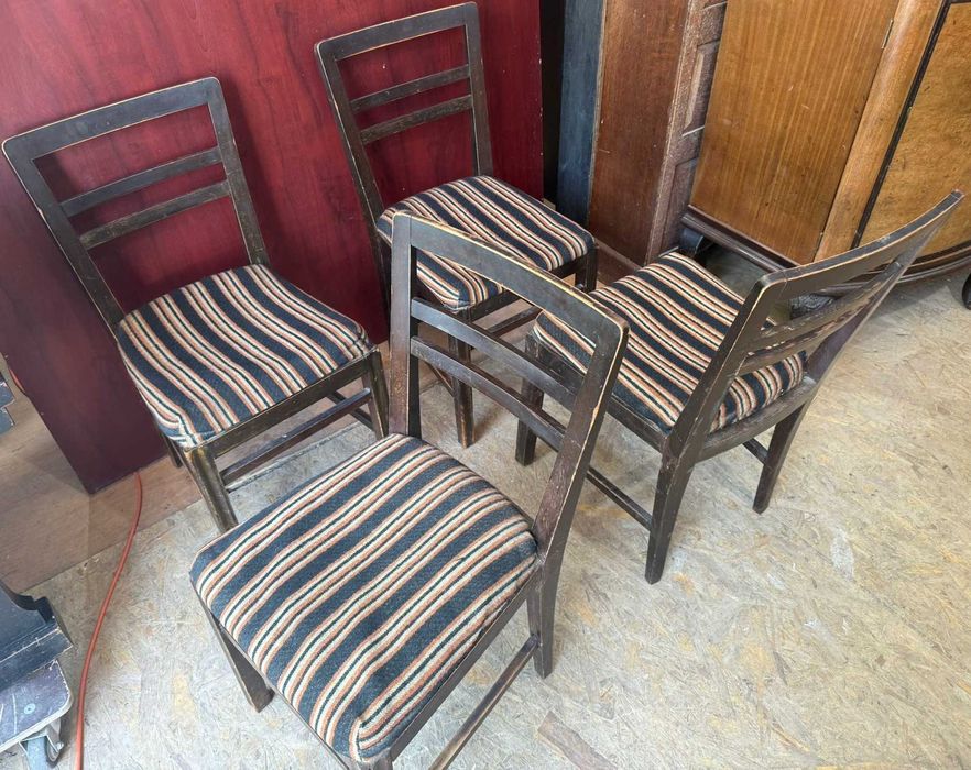 Set 4 Scaune Vintage; Scaun cu cadru din lemn si sezut tapitat