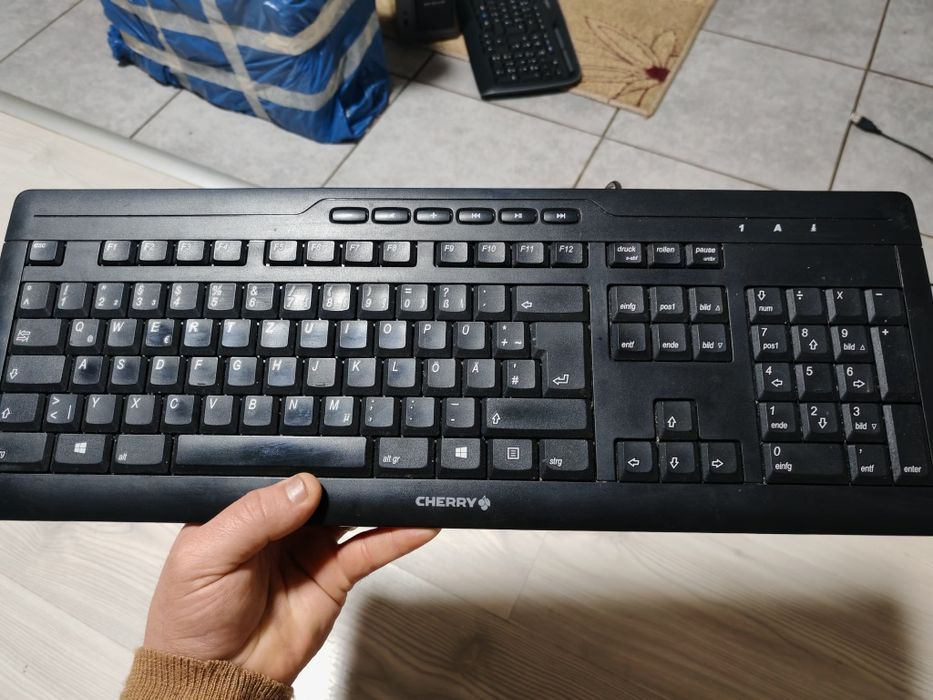Продавам надеждна клавиатура Cherry G230 (модел G85-23100DE). Клавиату
