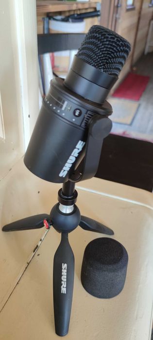 Микрофон Shure MV7 (Black) + настолен трипод Manfrotto PIXI