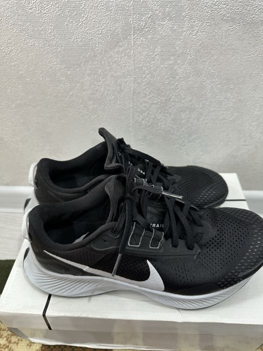 Продам кроссовку