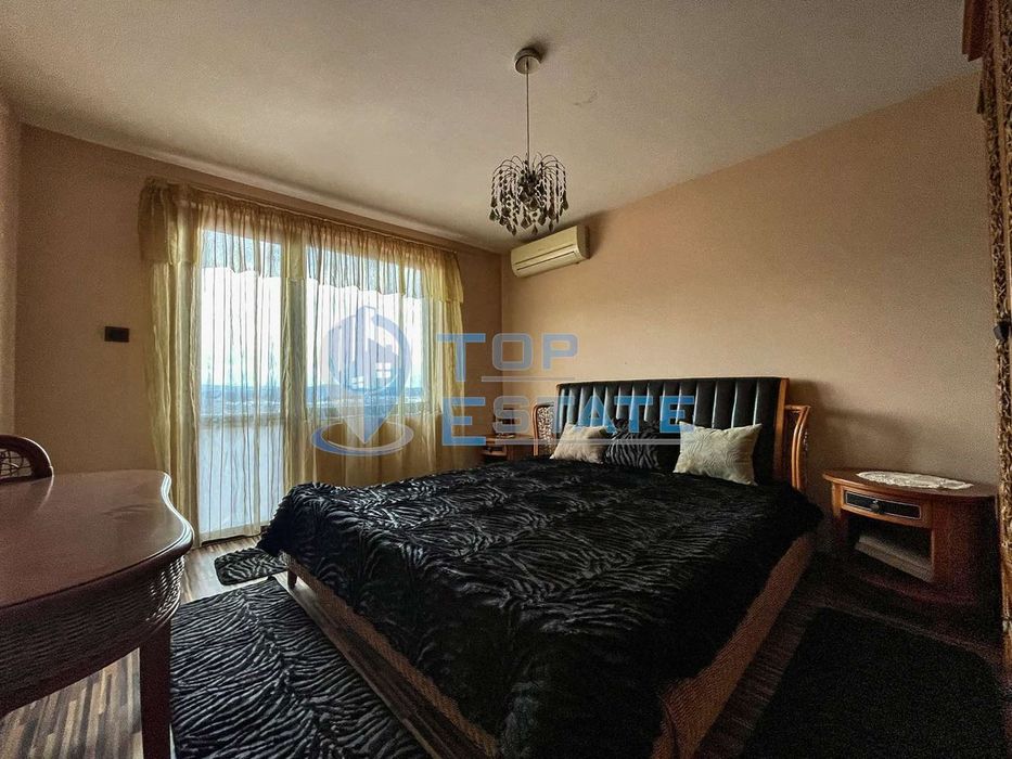 Четириетажна къща в кв. Варуша, Велико Търново