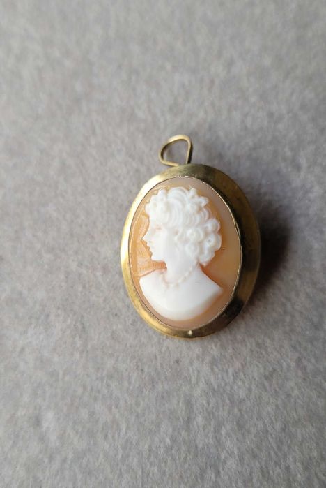 Broșa/pandantiv vintage Cameo, montura de argint aurit