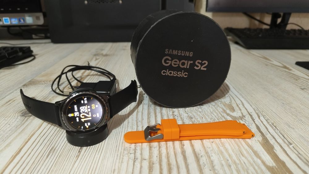 Смарт часы Samsung Gear S2