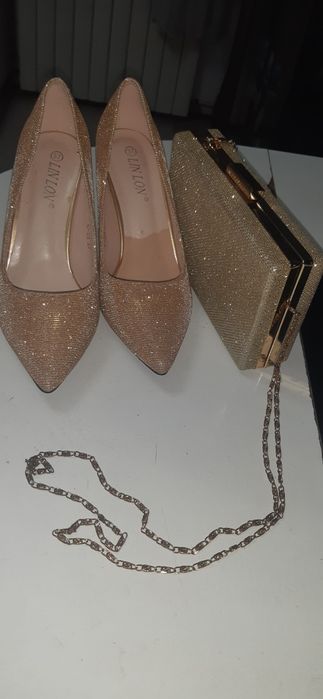 Vand set pantofi si poseta