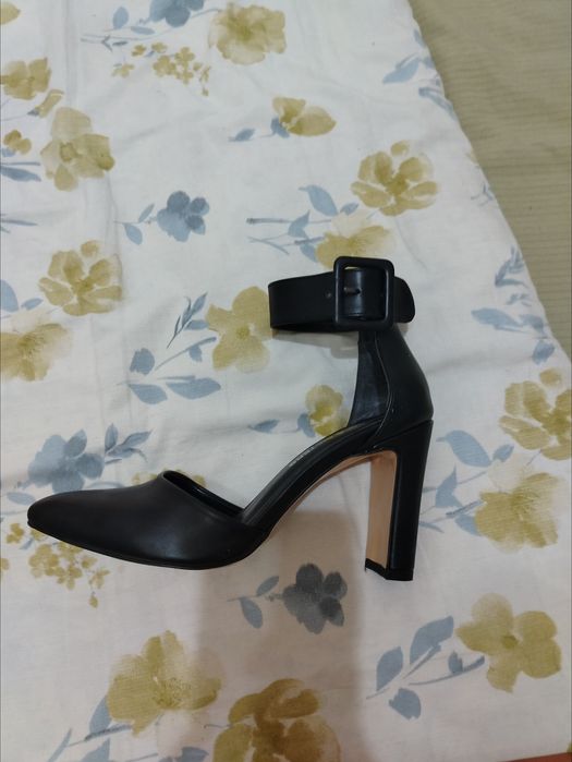 Женские босоножки