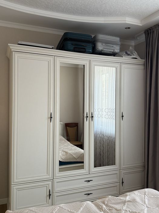 Продам спальный гарнитур