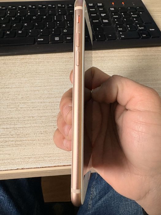 Vand Iphone 8 impecabil!