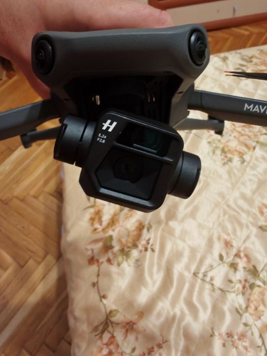 Дрон Mavic 3.В добро състояние  с дистанционно три батерии, зарядно и чачнта