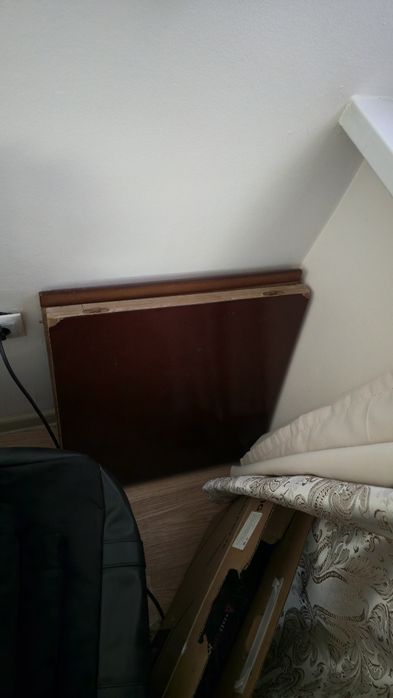 Продаю деревянный стол для гостиной