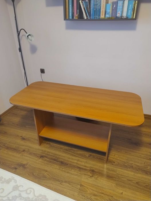 Продавам холна маса