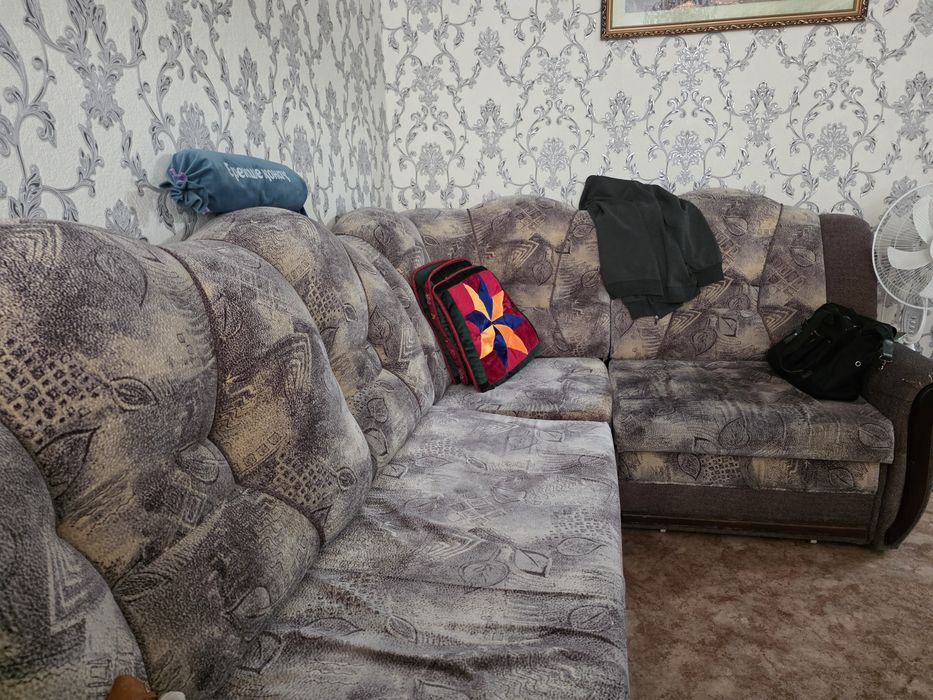 Отдам бесплатно угловой диван