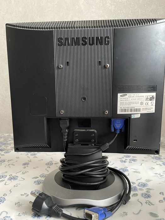 Монитор Samsung 713N