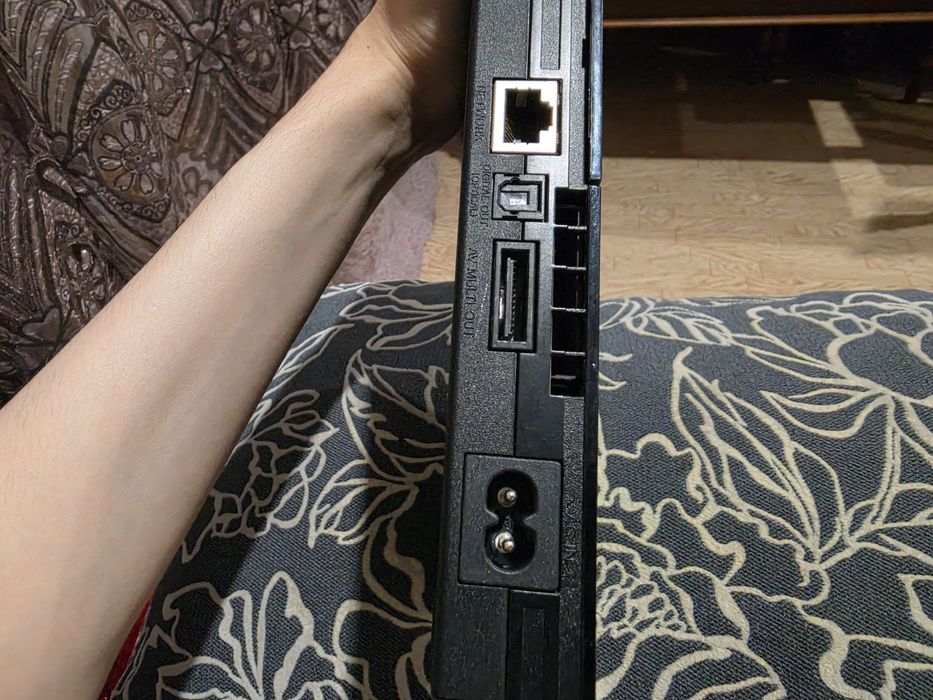 Продам пс2 слим с джостиком и играми