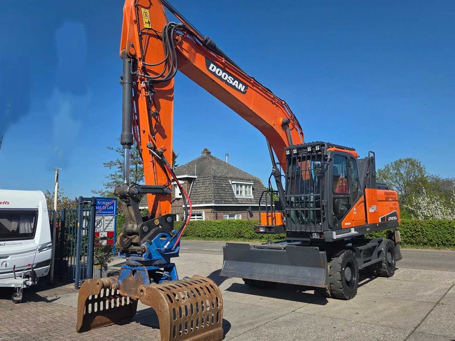 Колесный экскаватор Doosan DX210W-5
