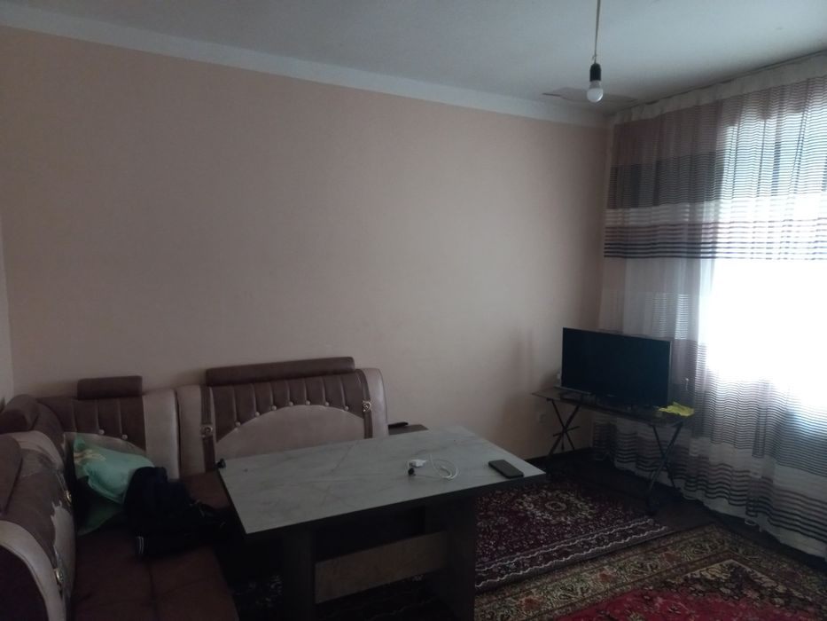 Toshkent viloyati Nurafshon shahridagi uy sotiladi