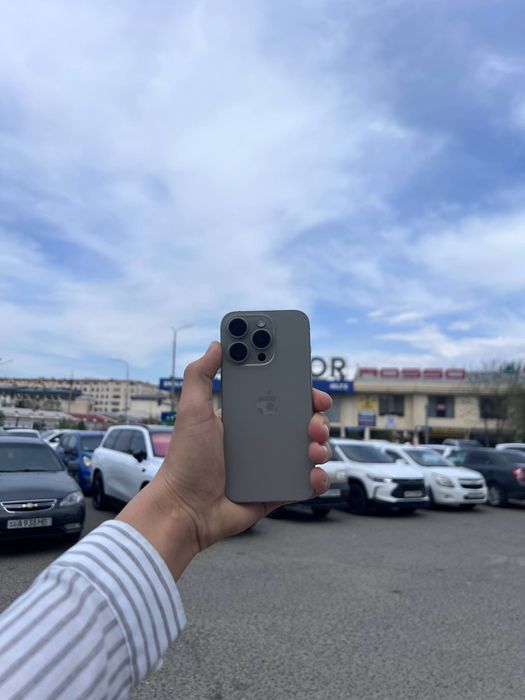 iPhone 15 pro ideal qadalgani