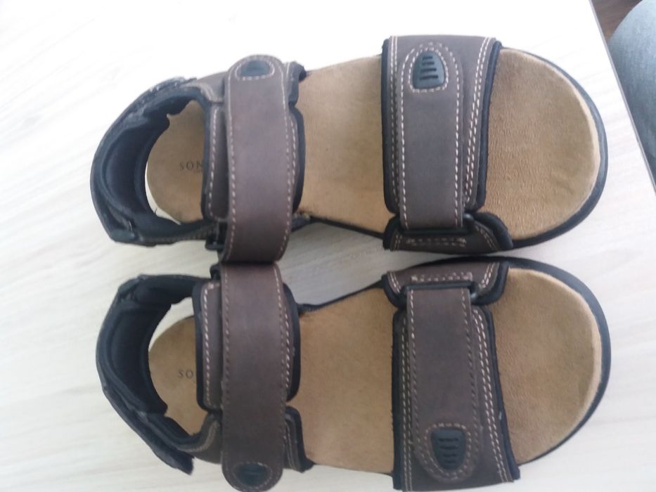 Нови маркови сандали SONOMA
