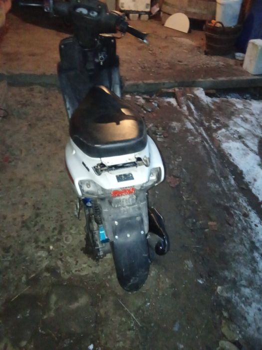 Schimb sau vind 2 scutere iamaha mbk