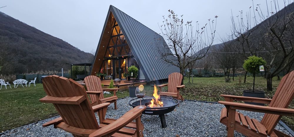 Cabana A-frame D&J libera de Craciun