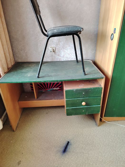 Шкаф стол полки отдам даром