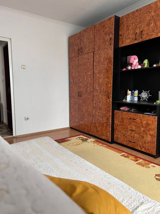 Închiriez apartament doua camere