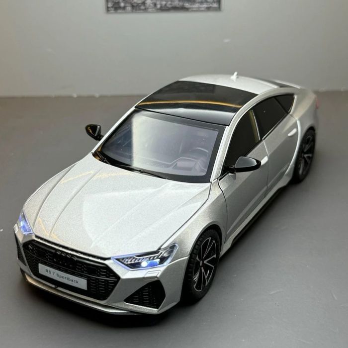 Audi RS 7 Sportback (Серебристый)