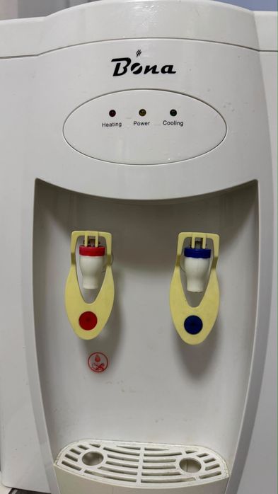 Кулер для воды рабочий