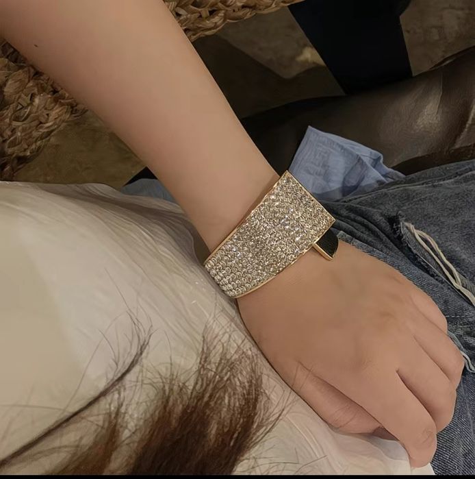Браслет с камнями