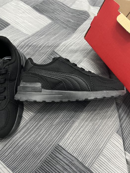 Adidași PUMA noi pentru copii.
