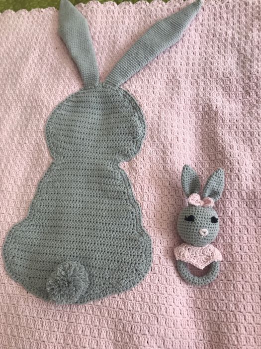 Бебешка дрънкалка - ръчно изплетена