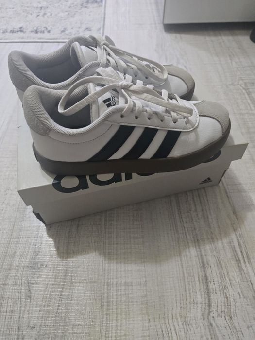 Adidasi Adidas