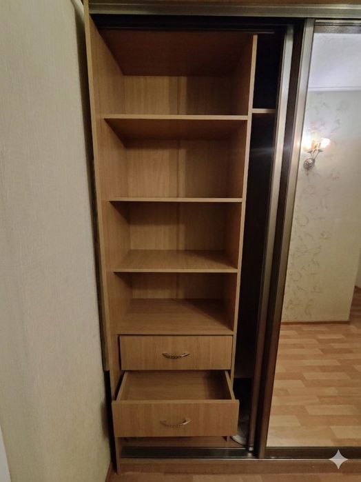 Продам шкаф купе с зеркалом