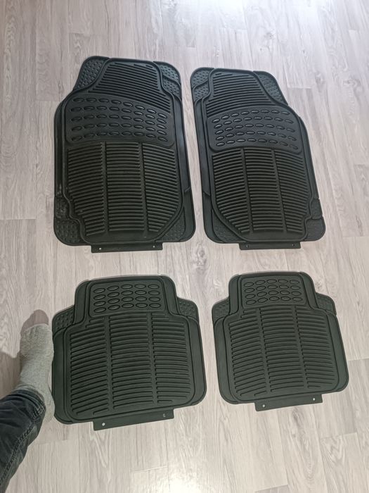 Продам полики на авто универсальные