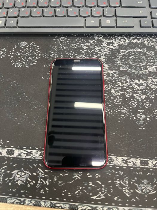 Продается IPhone XR RED