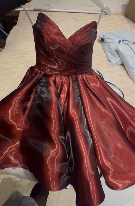 Червена течна рокля по поръчка CAVIAR