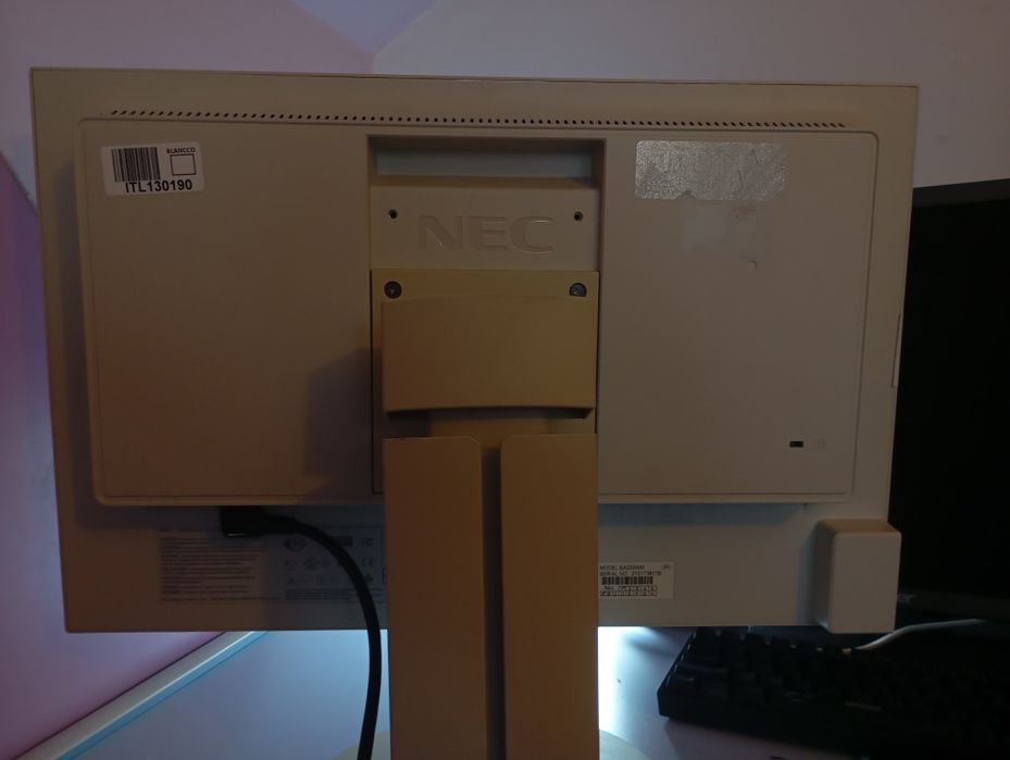 Doua monitoare Nec Multisync EA223wm .Pretul Este pe bucata