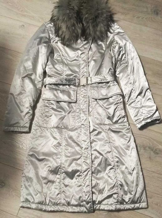 Palton cu guler din blană naturală de raton