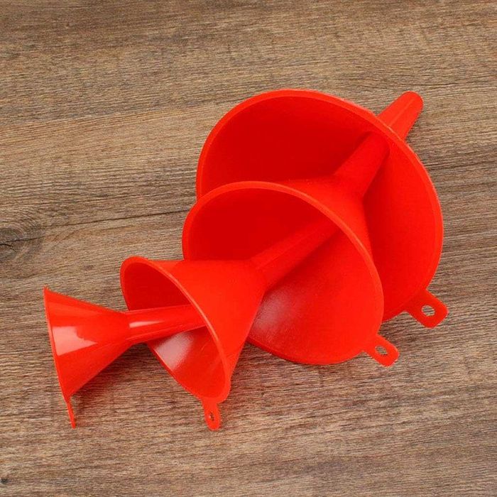 Комплект 4 броя пластмасови фунии - различни размери за течности