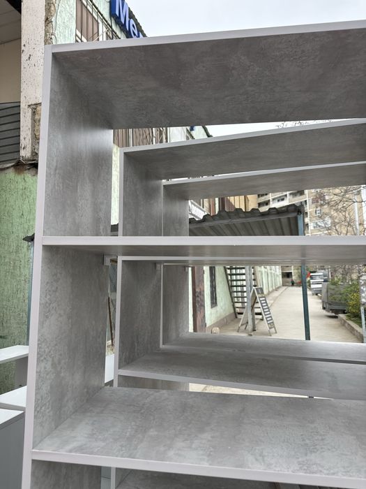 Продается Полки и витрины в хорошем состоянии