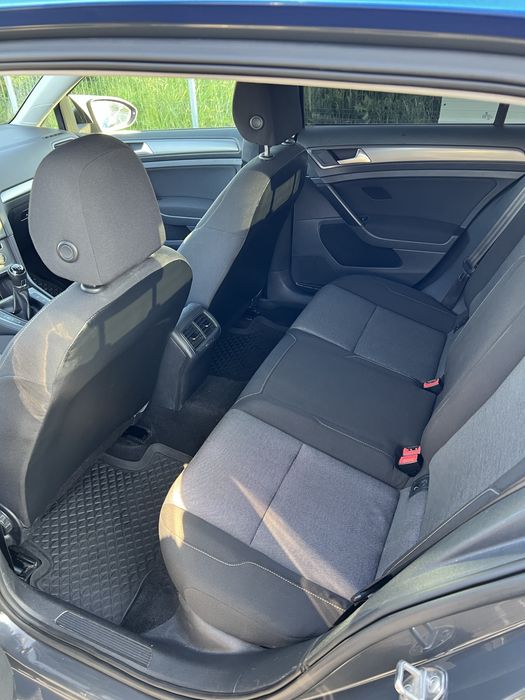 Vând Volkswagen Golf 7