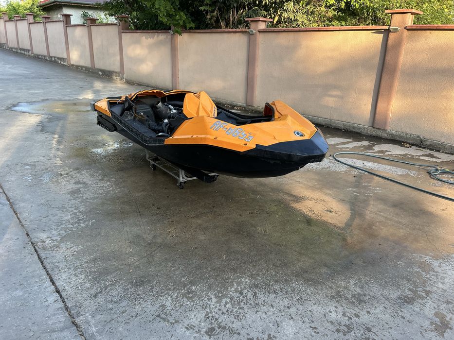 Jet ski Sea Doo Spark 90 на части
