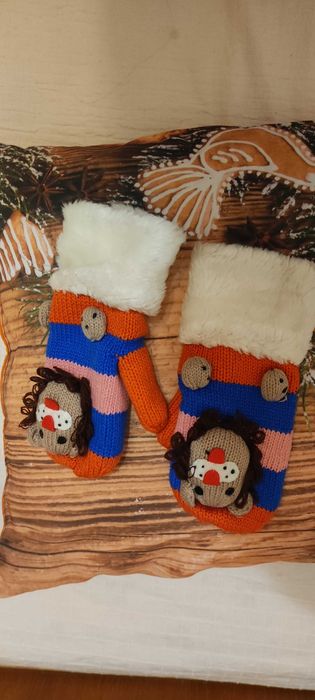 За вашето момиченце: топли ръкавички с лъвче