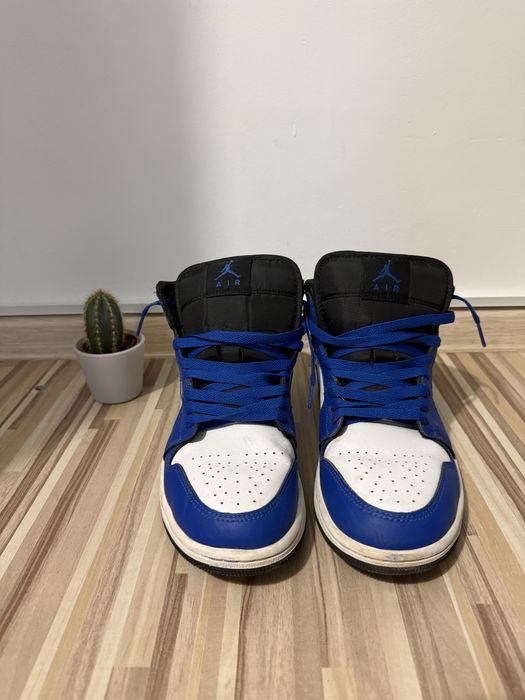 Jordan 1 mid blue