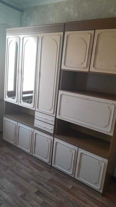 Продается мебельная стенка из 2-× шкафов