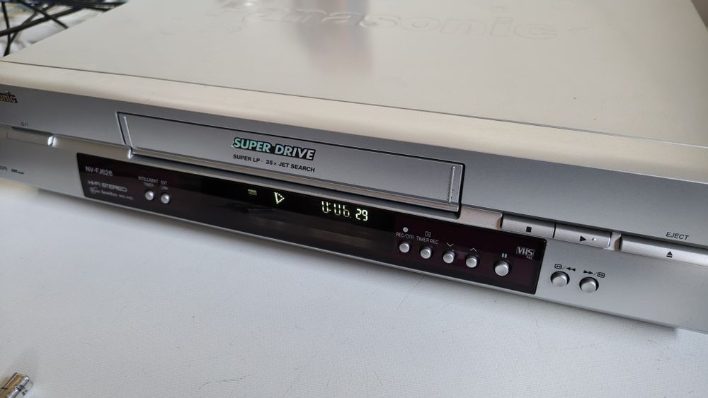 Video recorder Panasonic model NV FJ626 perfect