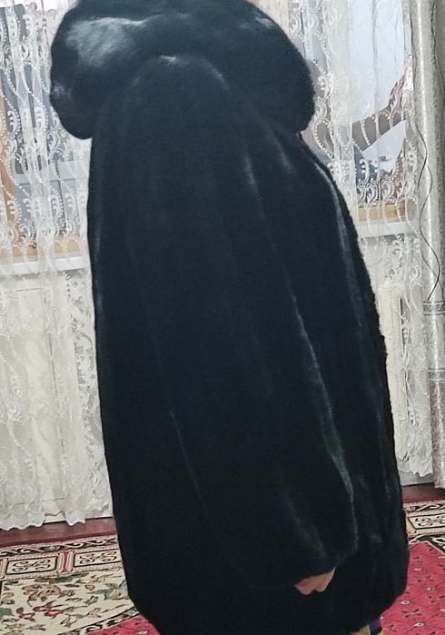 Продается Шуба капюшоном