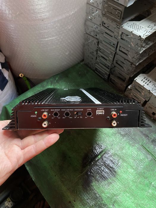 SIOUX Audio (USA)(Индианската Глава)  - КОМПАКТЕН и МОЩЕН Бас усилвател стъпало за кола авто