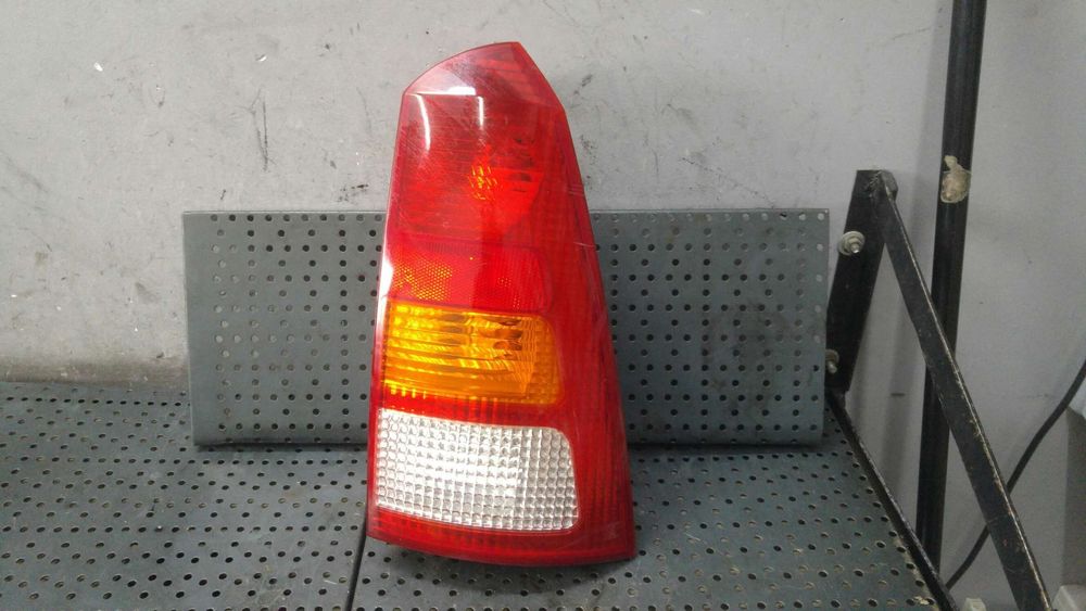 Stop tripla lampa dreapta ford focus 1 turnier dnw xs4x13n004ec