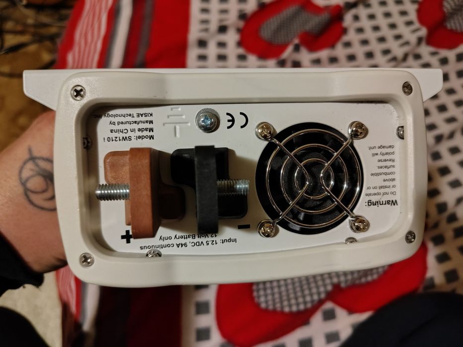 Invertor 12v la 230 v